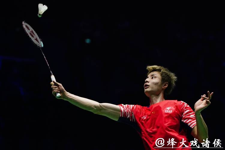 羽联年终总决赛 石宇奇2-0奈良冈功大全胜出线